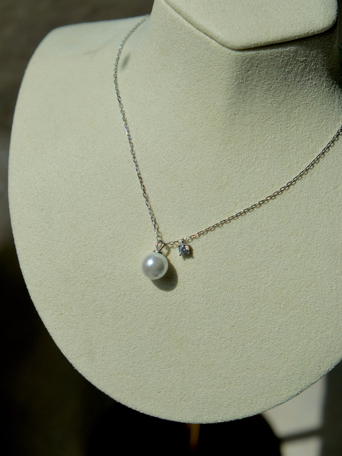 Luna Pearl Necklace