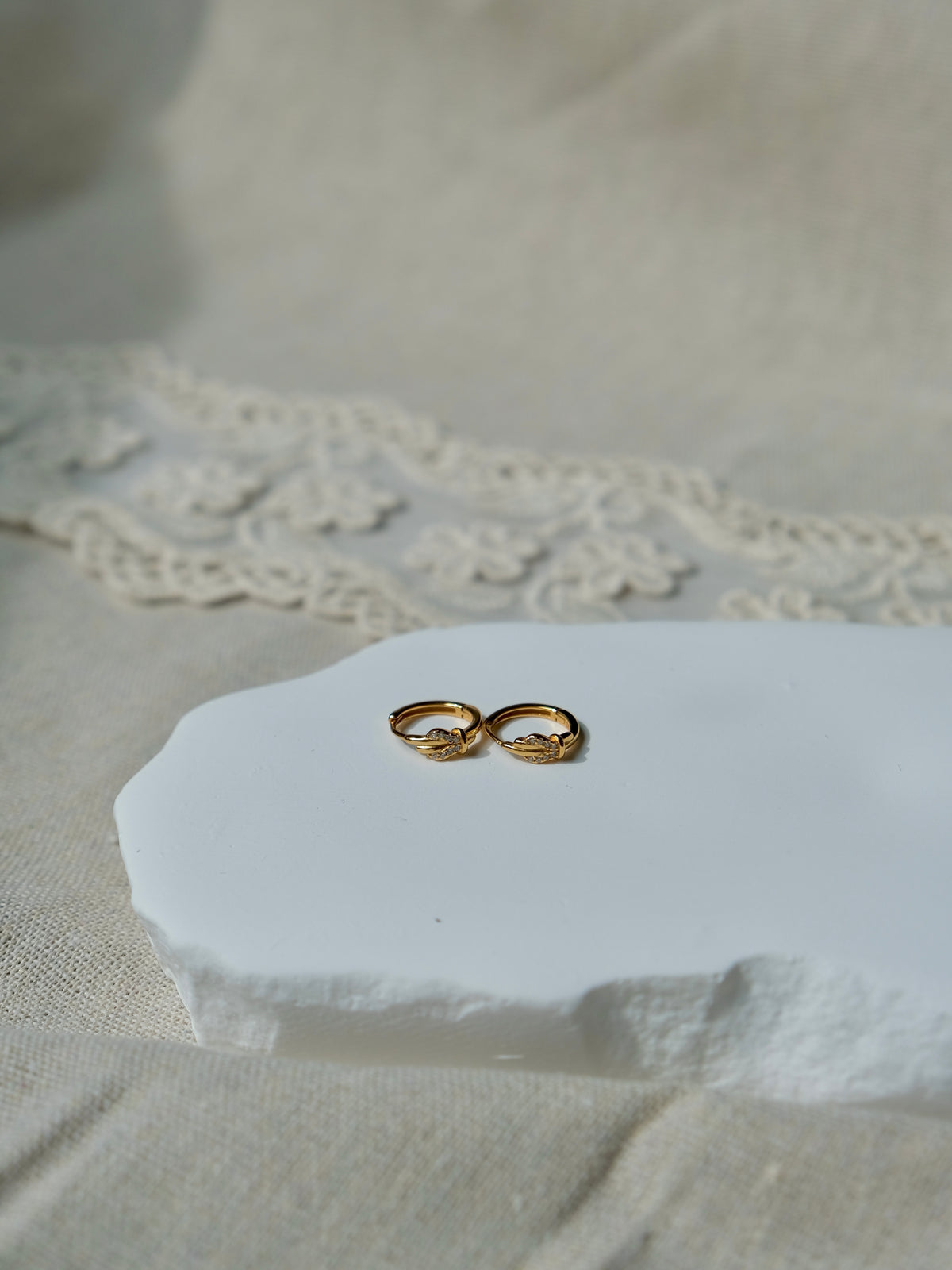 Knot Hoops